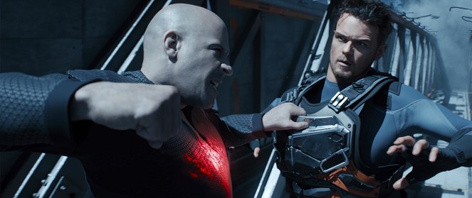 Bloodshot: Supervojak - Z filmu - Vin Diesel, Sam Heughan