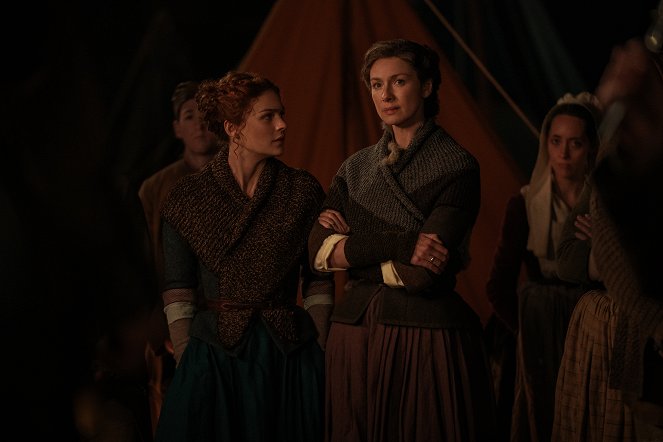 Outlander - Az idegen - A lángoló kereszt - Filmfotók - Sophie Skelton, Caitríona Balfe