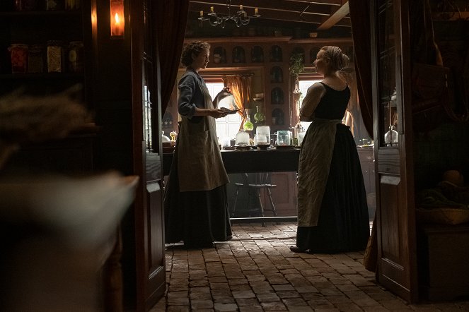 Outlander - Season 5 - Between Two Fires - Photos - Caitríona Balfe, Lauren Lyle