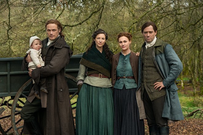Outlander - Az idegen - Két tűz között - Filmfotók - Sam Heughan, Caitríona Balfe, Sophie Skelton, Richard Rankin