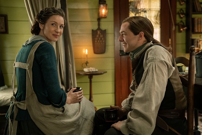 Outlander - Między młotem a kowadłem - Z filmu - Caitríona Balfe, Richard Rankin