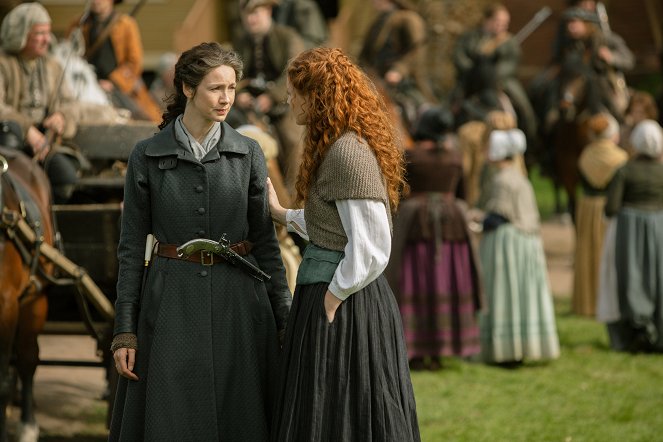 Outlander - Die Highland-Saga - Der freie Wille - Filmfotos - Caitríona Balfe, Sophie Skelton
