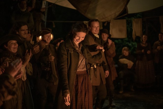 Outlander - Az idegen - Madarat tolláról - Filmfotók - Caitríona Balfe, Sam Heughan