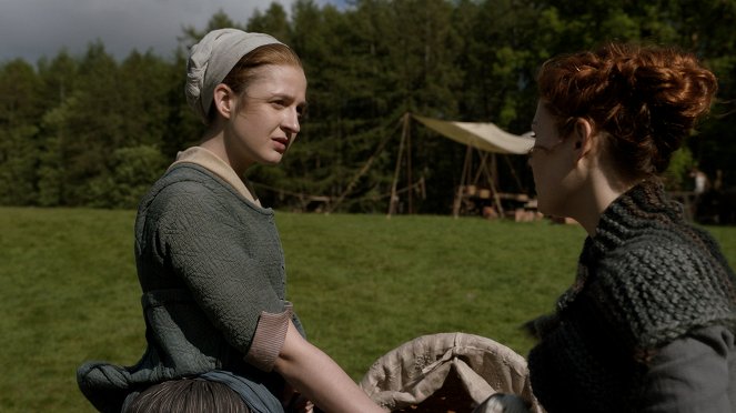 Outlander - Die Highland-Saga - Eine feine Gesellschaft - Filmfotos - Caitlin O'Ryan