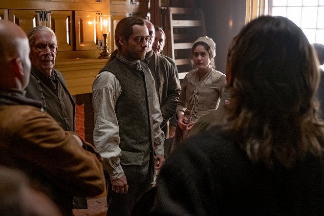 Outlander - Better to Marry Than Burn - Photos - Richard Rankin