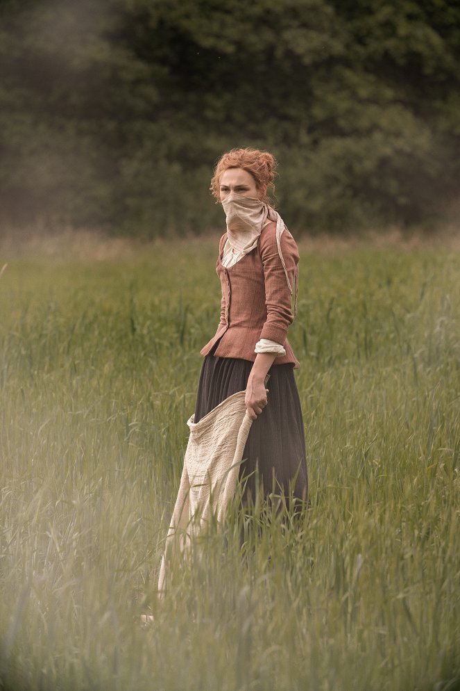 Outlander - Better to Marry Than Burn - Photos - Sophie Skelton
