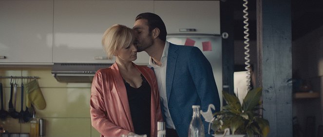 Mellékhatás - Episode 2 - De la película - Alexandra Borbély, Bálint Adorjáni