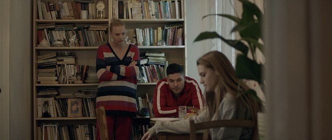 Mellékhatás - Season 1 - Episode 1 - Filmfotók - Adrienn Herczeg, Bence Szalay