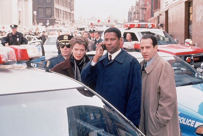 The Siege - Van film - Annette Bening, Denzel Washington, Tony Shalhoub