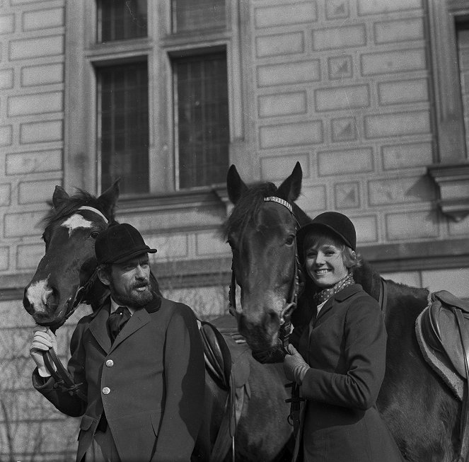 Píseň pro Rudolfa III. - Křeslo - De la película - Waldemar Matuška, Helena Vondráčková