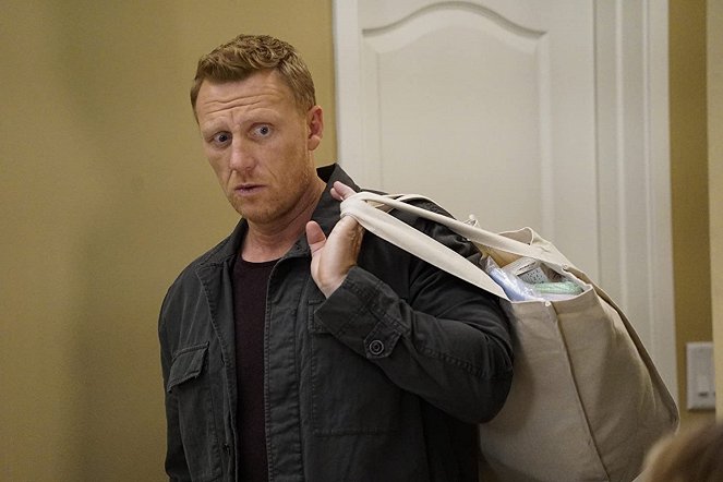 Grey's Anatomy - Season 16 - Nothing Left to Cling To - Photos - Kevin McKidd