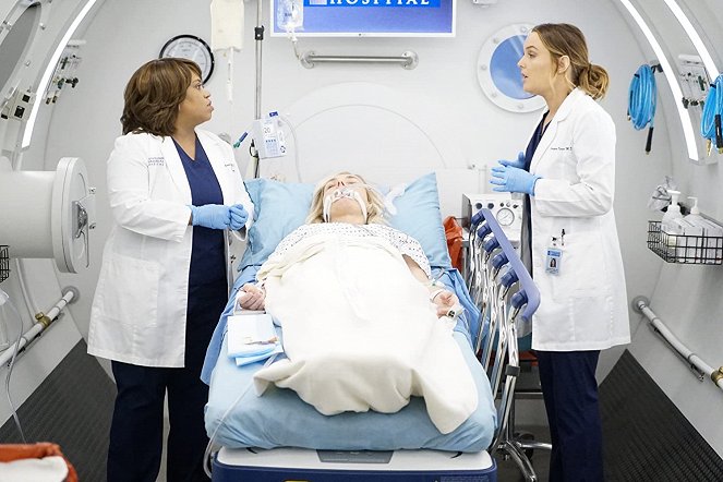 Grey's Anatomy - Breathe Again - Photos - Chandra Wilson, Rachel Bay Jones, Camilla Luddington