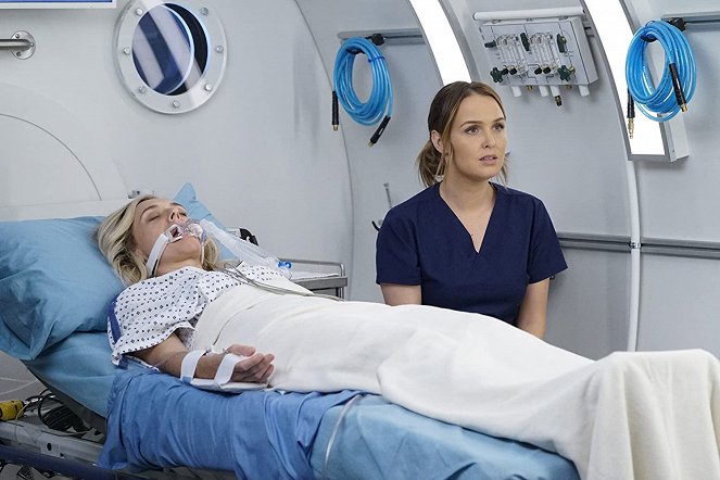 Grey's Anatomy - Breathe Again - Photos - Rachel Bay Jones, Camilla Luddington