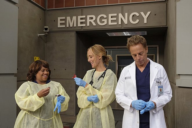 Grey's Anatomy - Des bonbons ou un mort - Film - Chandra Wilson, Kim Raver, Greg Germann