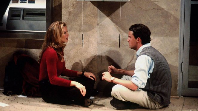 Friends - Season 1 - The One with the Blackout - Photos - Jill Goodacre, Matthew Perry
