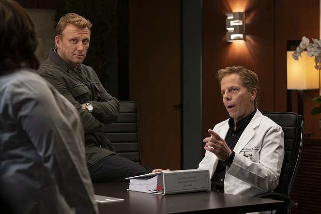 Grey's Anatomy - Die jungen Ärzte - Season 16 - Darf ich bitten? - Filmfotos - Kevin McKidd, Greg Germann