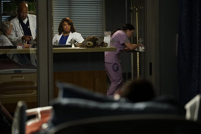 Grey's Anatomy - Save the Last Dance for Me - Photos - Chandra Wilson