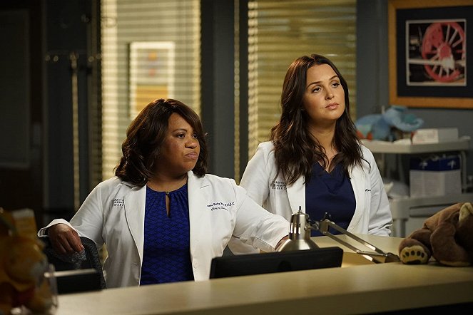 Grey's Anatomy - Die jungen Ärzte - Season 16 - Darf ich bitten? - Filmfotos - Chandra Wilson, Camilla Luddington