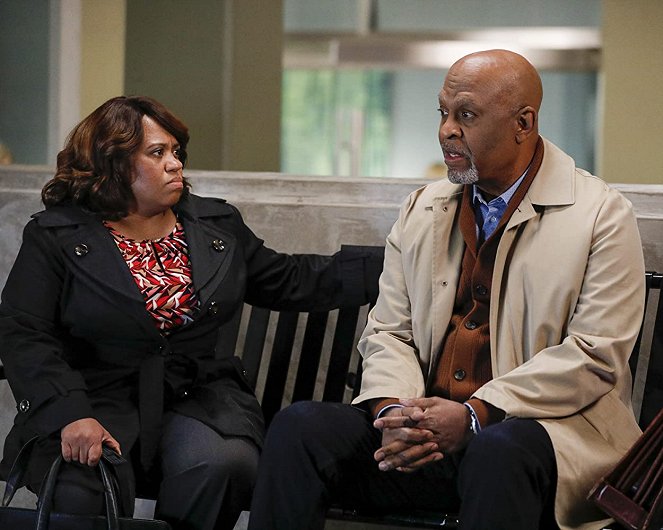 A Anatomia de Grey - Em busca de um diagnóstico - Do filme - Chandra Wilson, James Pickens Jr.