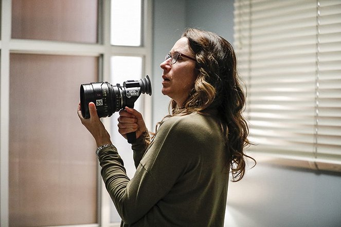 A Anatomia de Grey - Season 16 - Em busca de um diagnóstico - De filmagens - Alicia Robbins