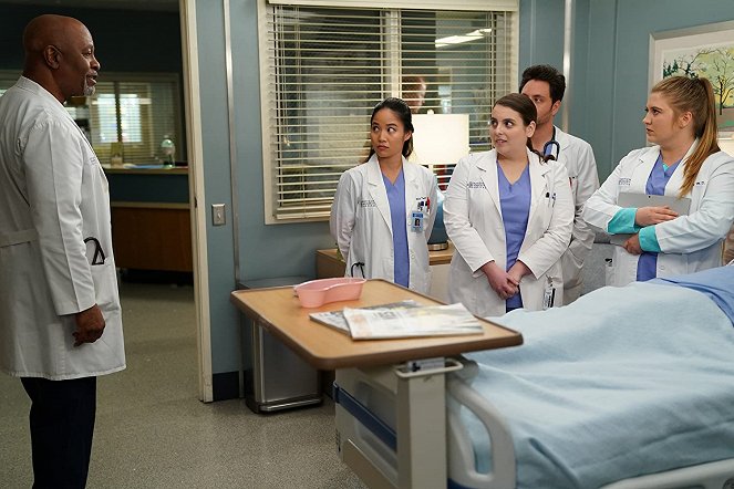 Grey's Anatomy - Die jungen Ärzte - Der tollste Job der Erde - Filmfotos - James Pickens Jr., Beanie Feldstein, Jaicy Elliot