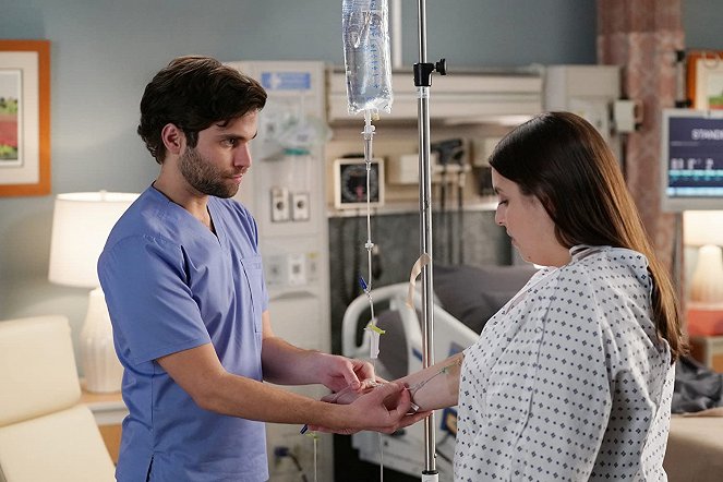 Grey's Anatomy - Die jungen Ärzte - Der tollste Job der Erde - Filmfotos - Jake Borelli, Beanie Feldstein