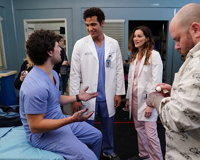 Grey's Anatomy - Season 16 - Snowblind - Making of - Giacomo Gianniotti, Devin Way, Stefania Spampinato