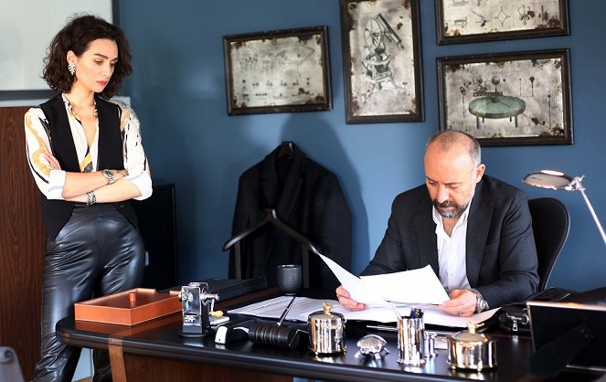 Babil - Episode 10 - Filmfotos - Birce Akalay, Halit Ergenç