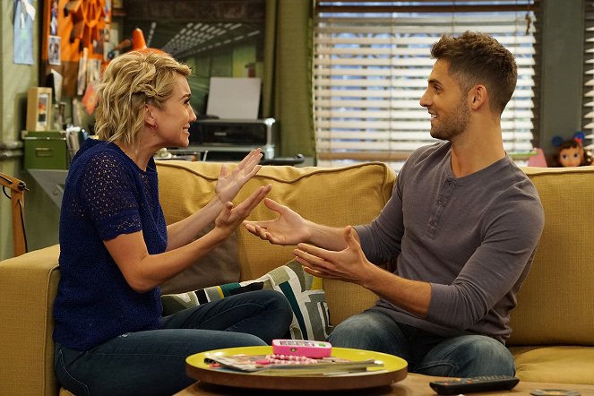 Baby Daddy - The Tuck Stops Here - Photos - Chelsea Kane, Jean-Luc Bilodeau