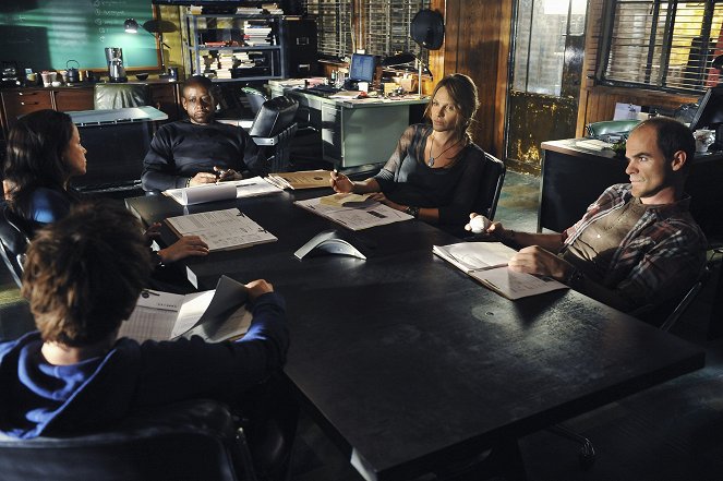 Criminal Minds: Suspect Behavior - Lonely Hearts - Z filmu