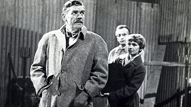 Quatermass and the Pit - The Ghosts - Do filme - André Morell, Christine Finn, Cec Linder