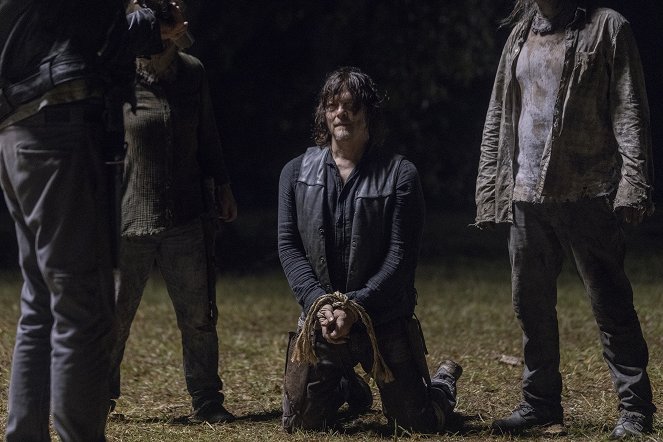 The Walking Dead - Look at the Flowers - Photos - Norman Reedus