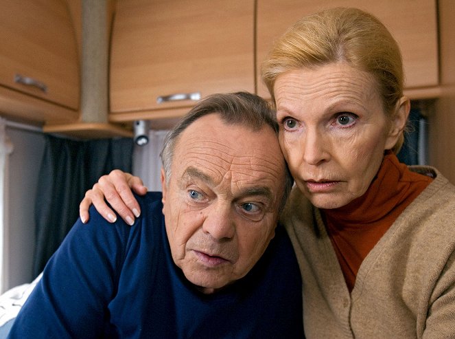 In aller Freundschaft - Reise ins Ungewisse - De la película - Dieter Bellmann, Jutta Kammann