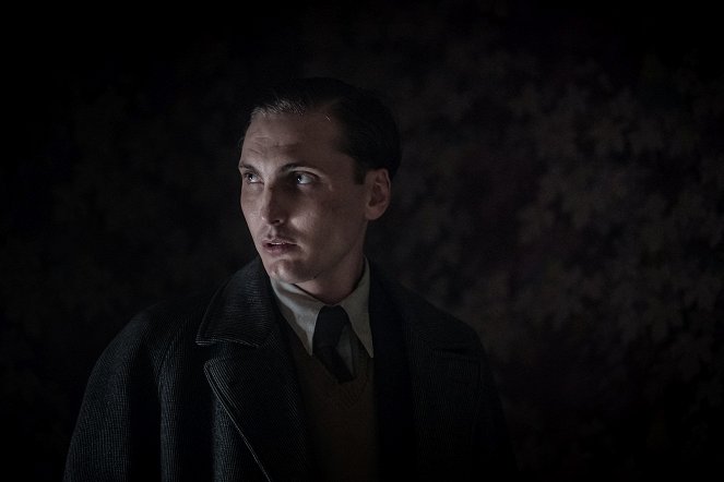 Agatha Christie: Vraždy podľa abecedy - Episode 1 - Z filmu - Eamon Farren