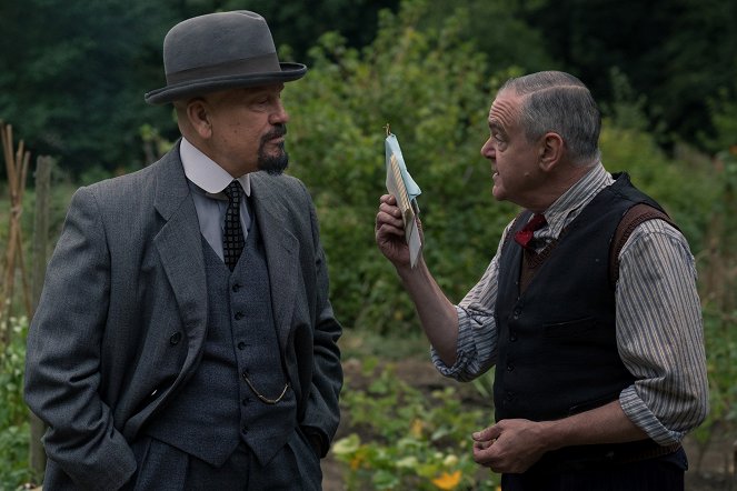 The ABC Murders - Episode 1 - Photos - John Malkovich, Kevin McNally