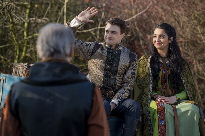 Miracle Workers - Moving Out, Part 2 - Photos - Daniel Radcliffe, Geraldine Viswanathan