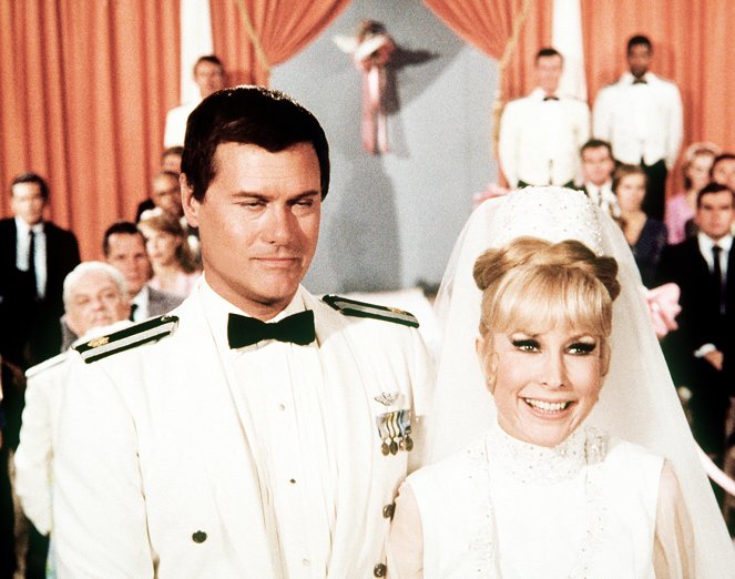 Jeannie, a háziszellem - Season 5 - The Wedding - Filmfotók - Larry Hagman, Barbara Eden