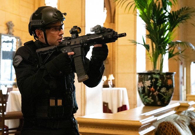 S.W.A.T. - Season 3 - Hotel L.A. - Photos - Alex Russell