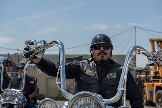 Mayans M.C. - Season 1 - Skorpion - Filmfotos - Emilio Rivera