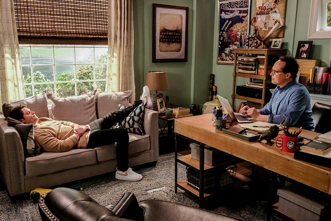 American Housewife - Season 4 - In My Room - De la película - Matt Shively, Diedrich Bader