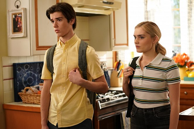 American Housewife - The Battle for Second Breakfast - Photos - Daniel DiMaggio, Meg Donnelly