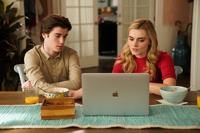 American Housewife - The Battle for Second Breakfast - Photos - Daniel DiMaggio, Meg Donnelly
