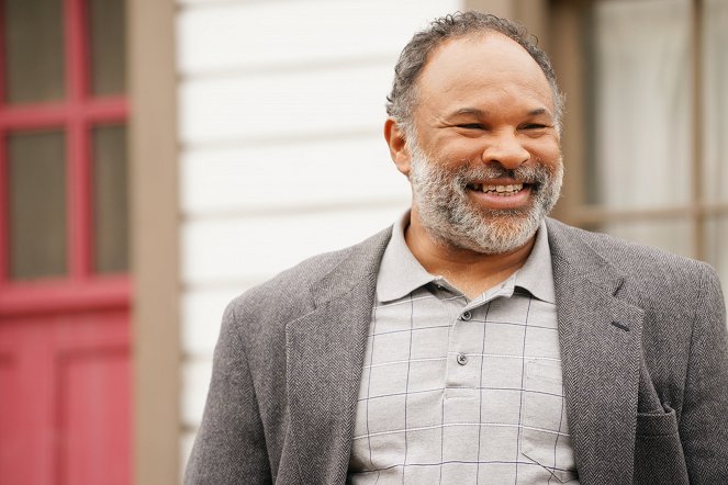Bless This Mess - Knuckles - Photos - Geoffrey Owens