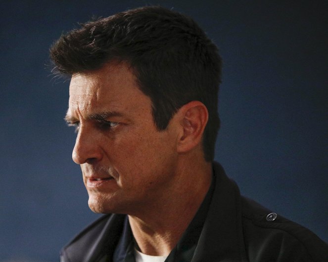 The Rookie - Hand ab - Filmfotos - Nathan Fillion