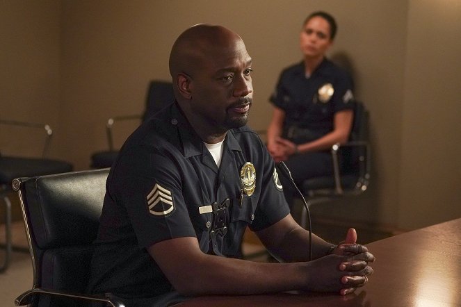 The Rookie - Hand ab - Filmfotos - Richard T. Jones