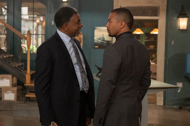 Agenci NCIS: Nowy Orlean - Biased - Z filmu - Keith David, Charles Michael Davis