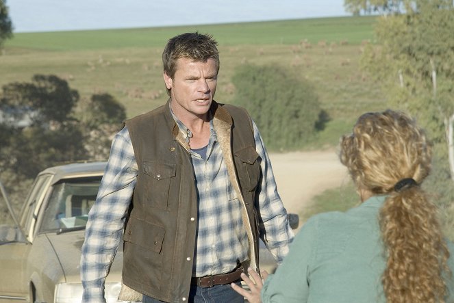 McLeod's Daughters - Stand by Me - Photos