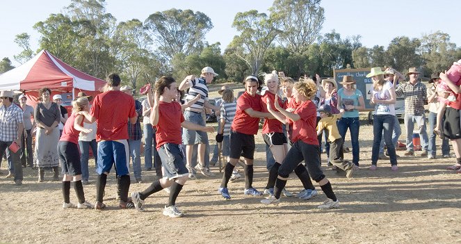 McLeod's Daughters - Dammed - Photos