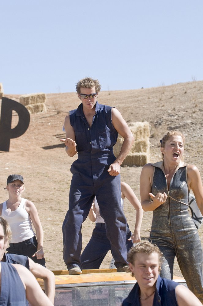 McLeod's Daughters - The Show Must Go On - Z filmu