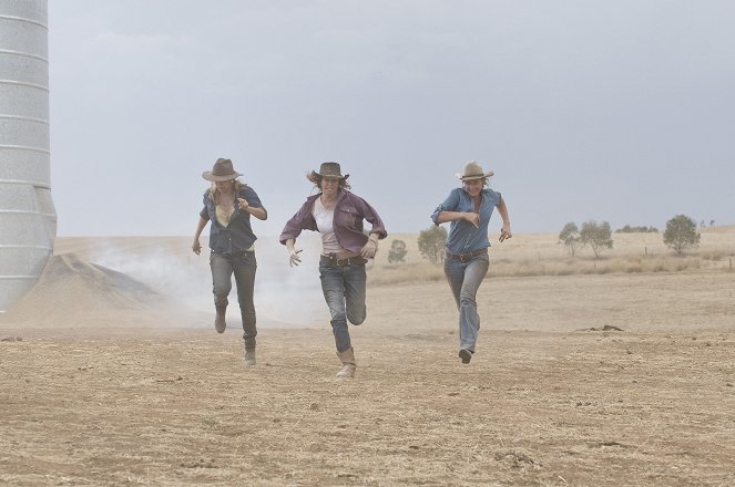 McLeod's Daughters - Season 8 - Into the Valley of the Shadow - De la película